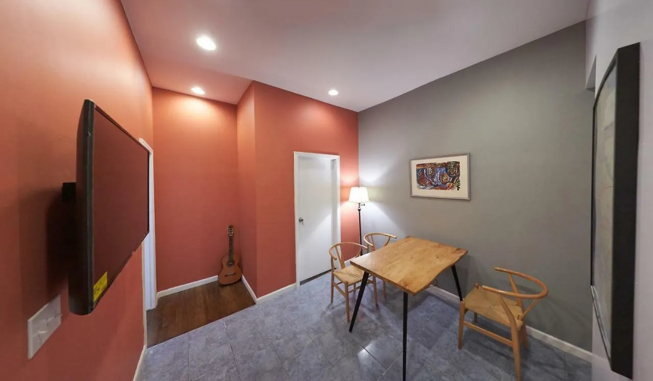 Dom-Nyc Hide-A-Way Hotel New York Guest house