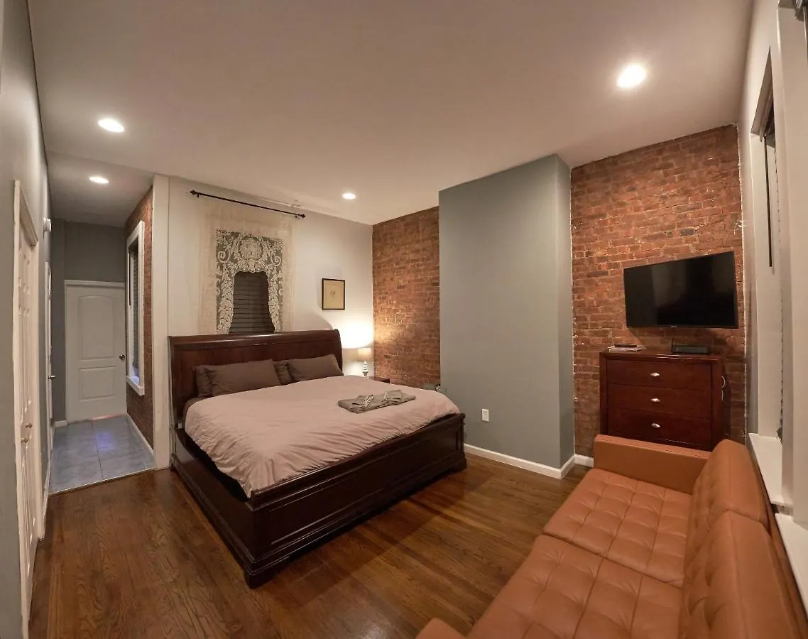 Dom-Nyc Hide-A-Way location